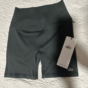 ALO Yoga Women's green charcoal Shorts ribbed XSmall